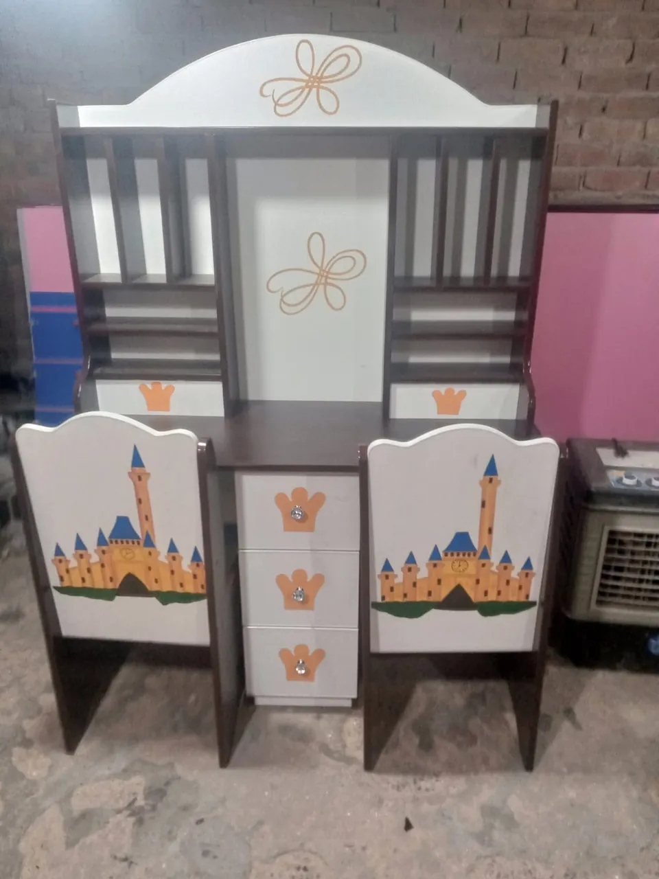 Castle Study Desk with Hutch & Matching Seats
